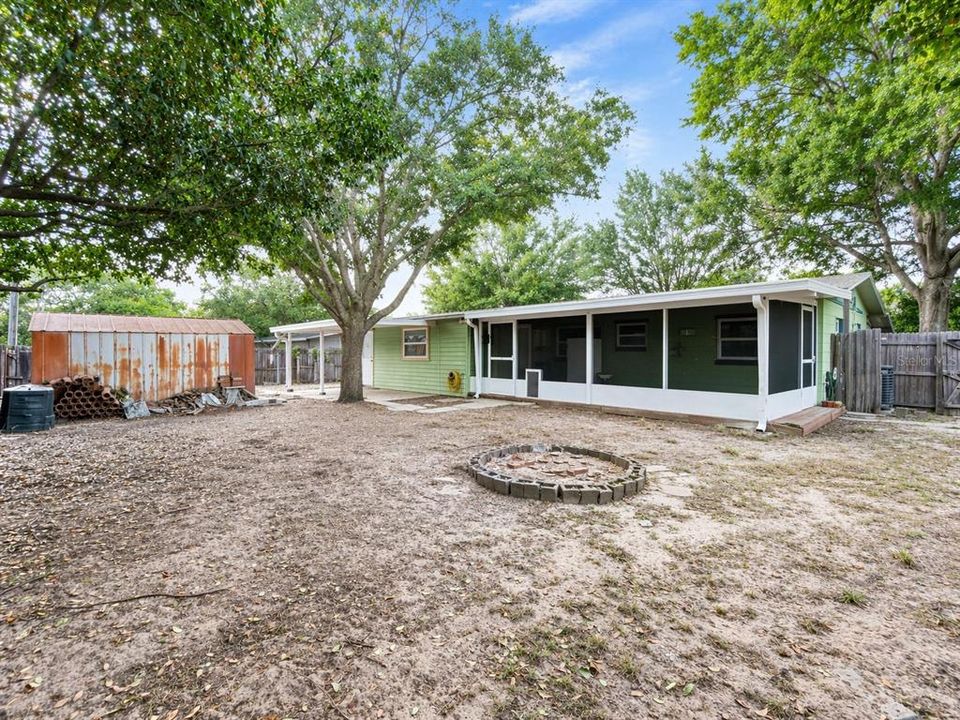 Activo con contrato: $239,900 (3 camas, 2 baños, 1276 Pies cuadrados)