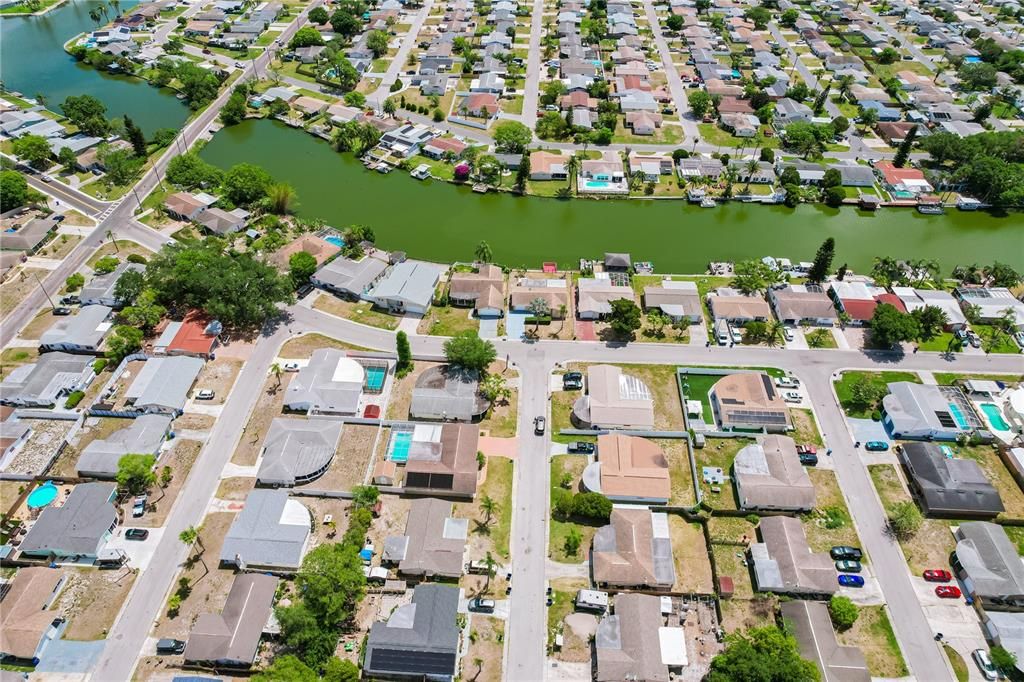 Под контрактом: $250,000 (2 спален, 2 ванн, 1198 Квадратных фут)