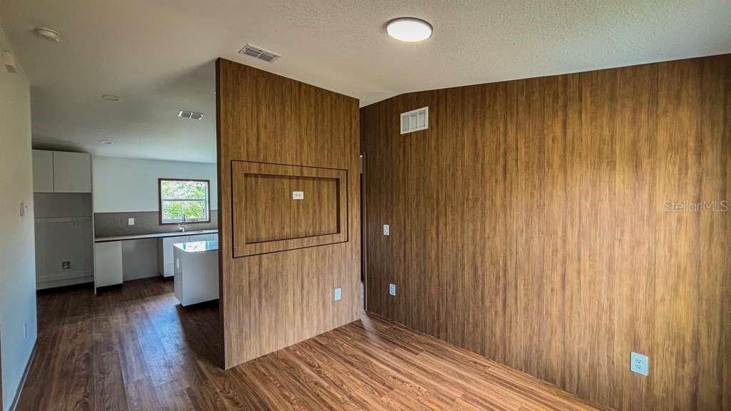 На продажу: $264,999 (3 спален, 2 ванн, 1036 Квадратных фут)