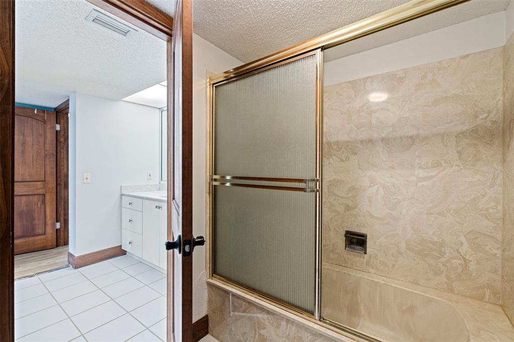 На продажу: $699,000 (2 спален, 2 ванн, 1980 Квадратных фут)