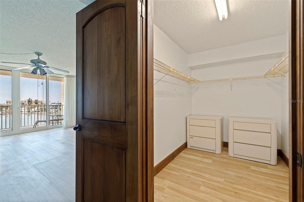 На продажу: $699,000 (2 спален, 2 ванн, 1980 Квадратных фут)