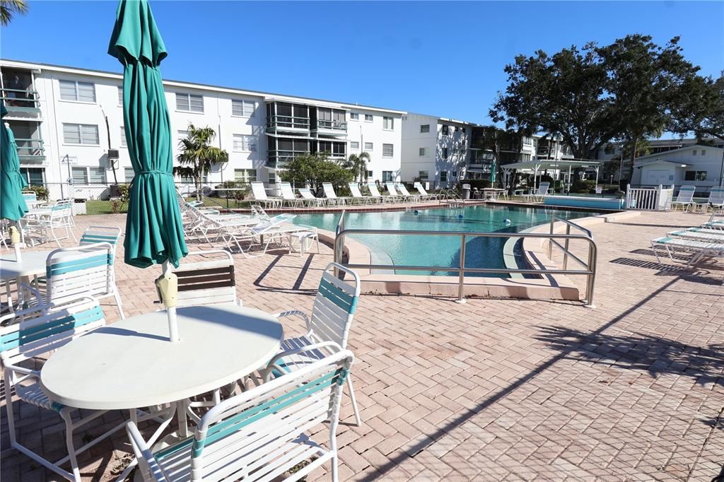 Active With Contract: $1,100 (1 beds, 1 baths, 576 Square Feet)