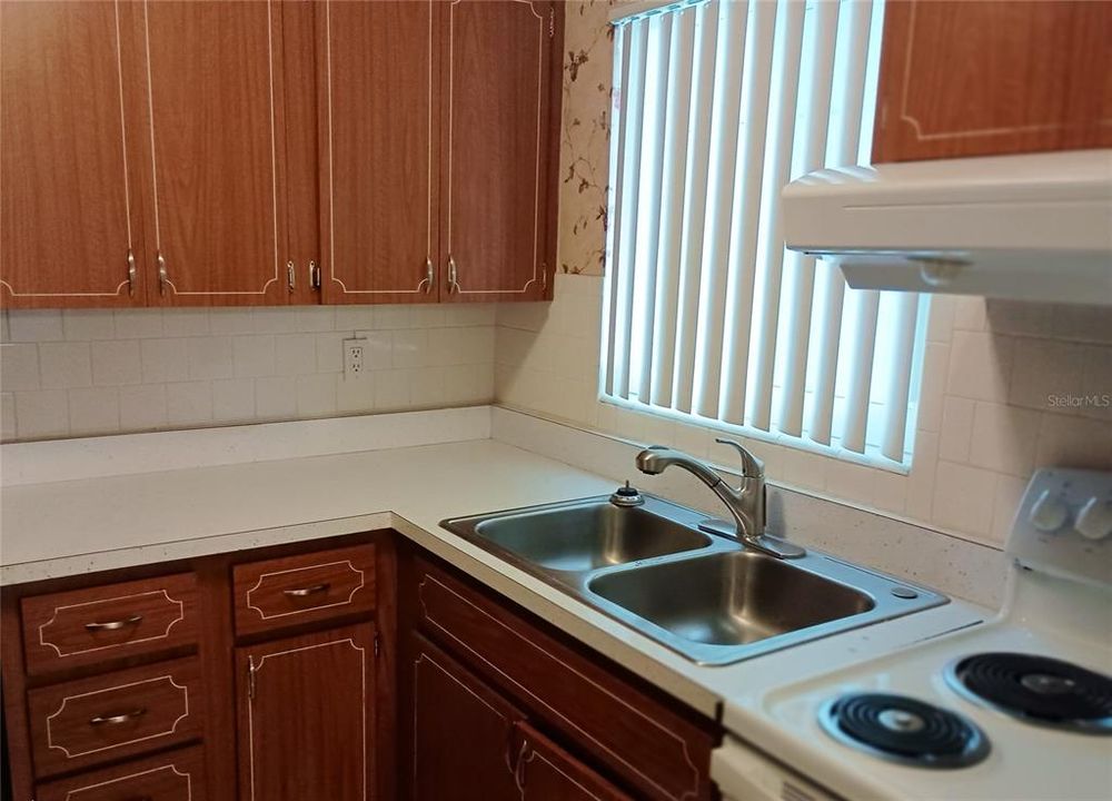Active With Contract: $1,100 (1 beds, 1 baths, 576 Square Feet)