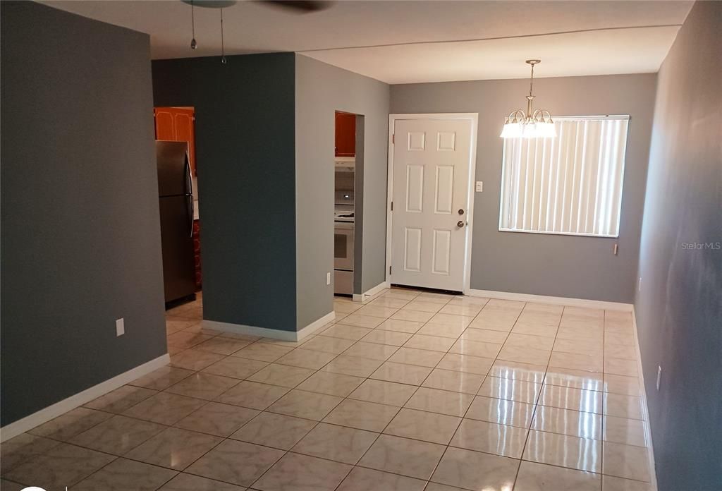 Active With Contract: $1,100 (1 beds, 1 baths, 576 Square Feet)
