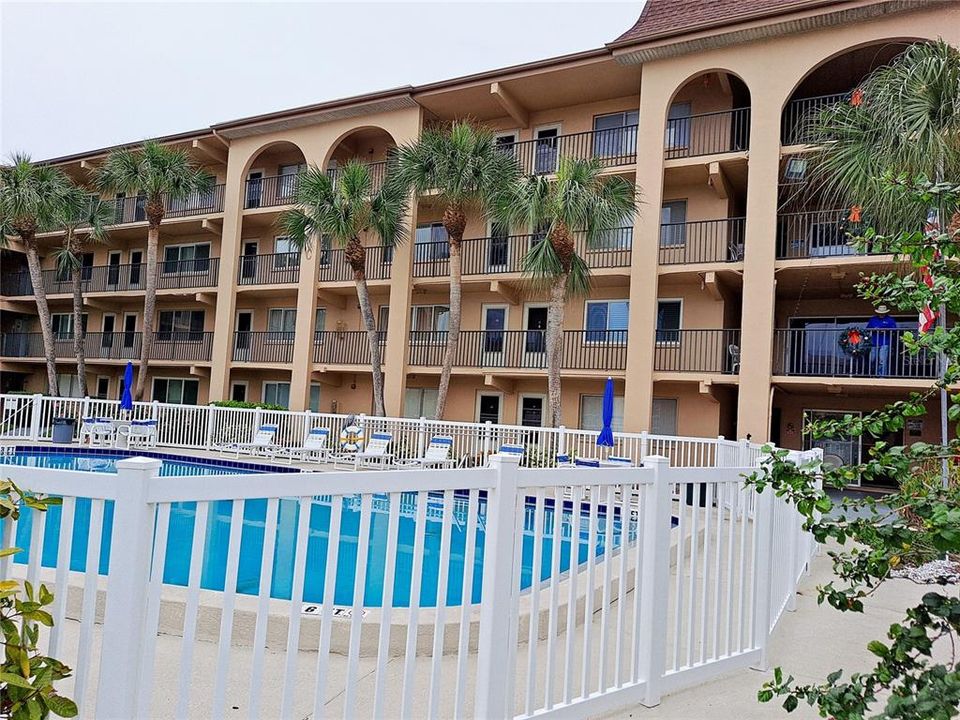For Rent: $1,300 (2 beds, 1 baths, 845 Square Feet)