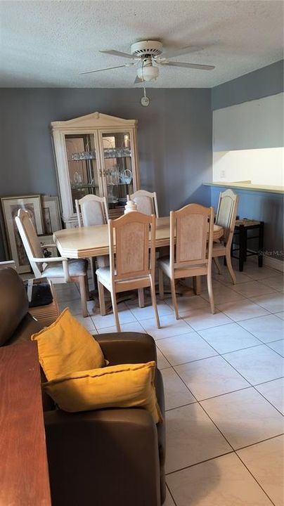 For Rent: $1,300 (2 beds, 1 baths, 845 Square Feet)