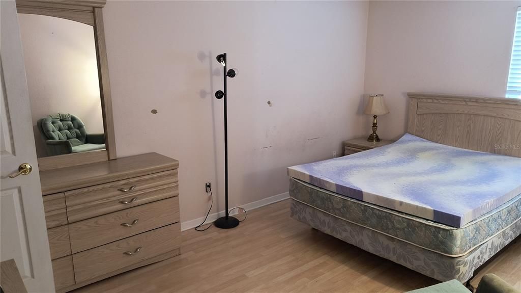 For Rent: $1,300 (2 beds, 1 baths, 845 Square Feet)