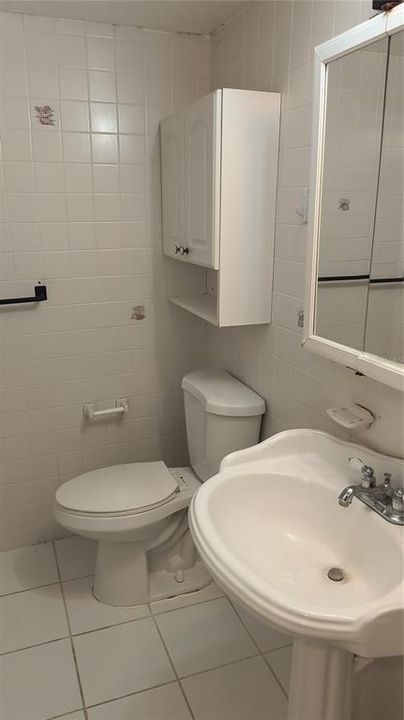 For Rent: $1,300 (2 beds, 1 baths, 845 Square Feet)
