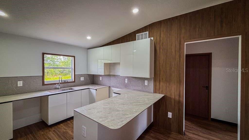 For Sale: $264,999 (3 beds, 2 baths, 1036 Square Feet)