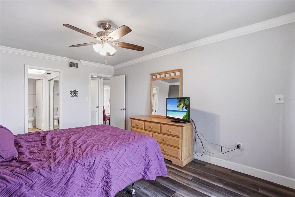 For Sale: $150,000 (2 beds, 2 baths, 1150 Square Feet)