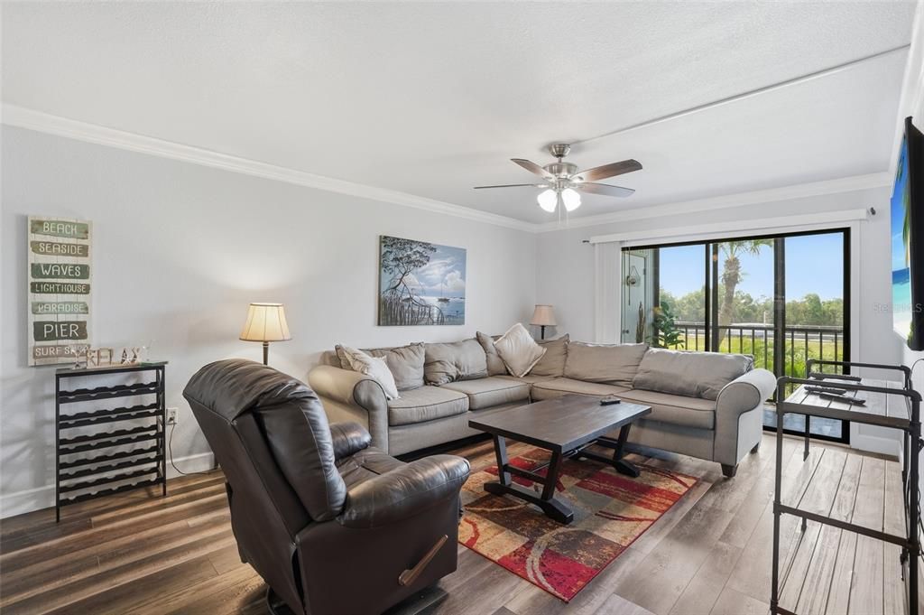 For Sale: $150,000 (2 beds, 2 baths, 1150 Square Feet)