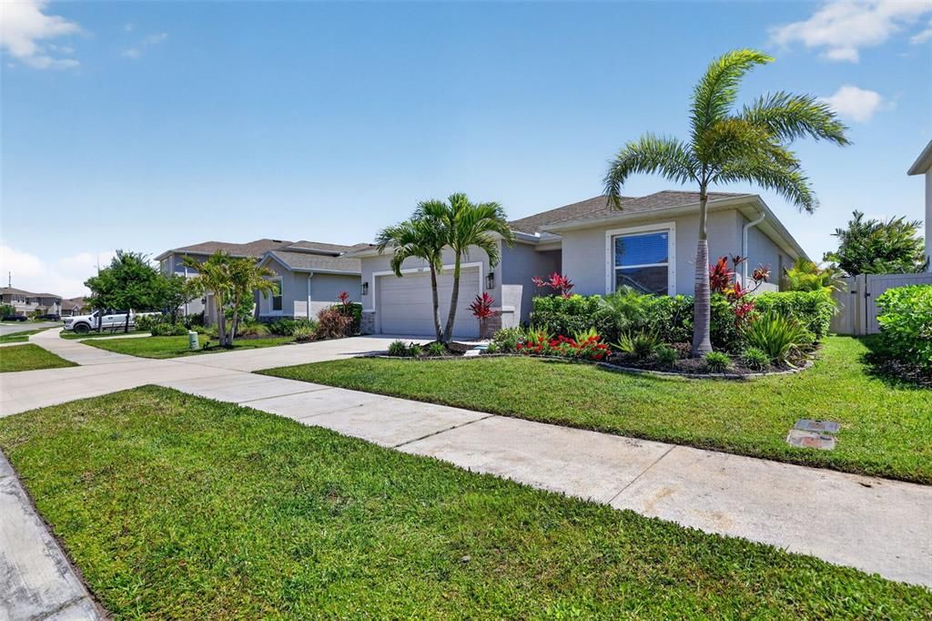 Active With Contract: $515,000 (4 beds, 2 baths, 2045 Square Feet)