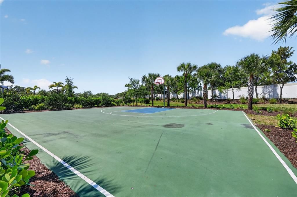 Active With Contract: $515,000 (4 beds, 2 baths, 2045 Square Feet)