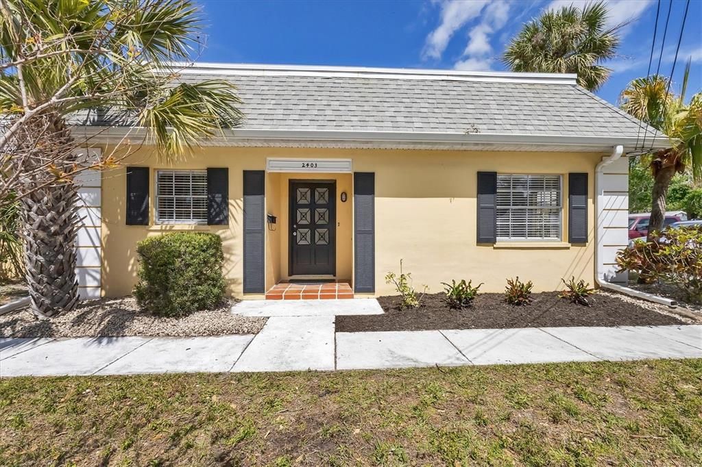 Active With Contract: $1,700 (2 beds, 1 baths, 1022 Square Feet)