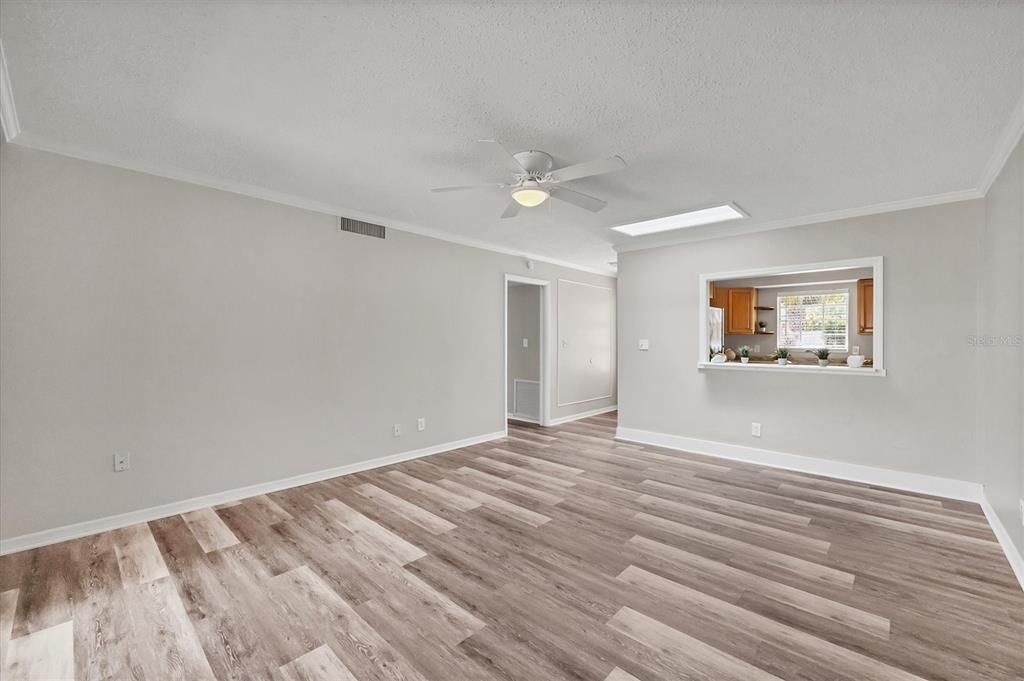 Active With Contract: $1,700 (2 beds, 1 baths, 1022 Square Feet)