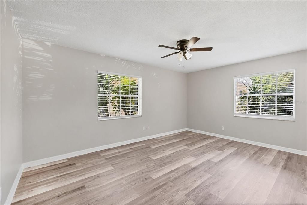 Active With Contract: $1,700 (2 beds, 1 baths, 1022 Square Feet)