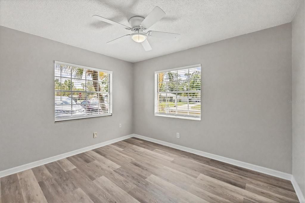 Active With Contract: $1,700 (2 beds, 1 baths, 1022 Square Feet)