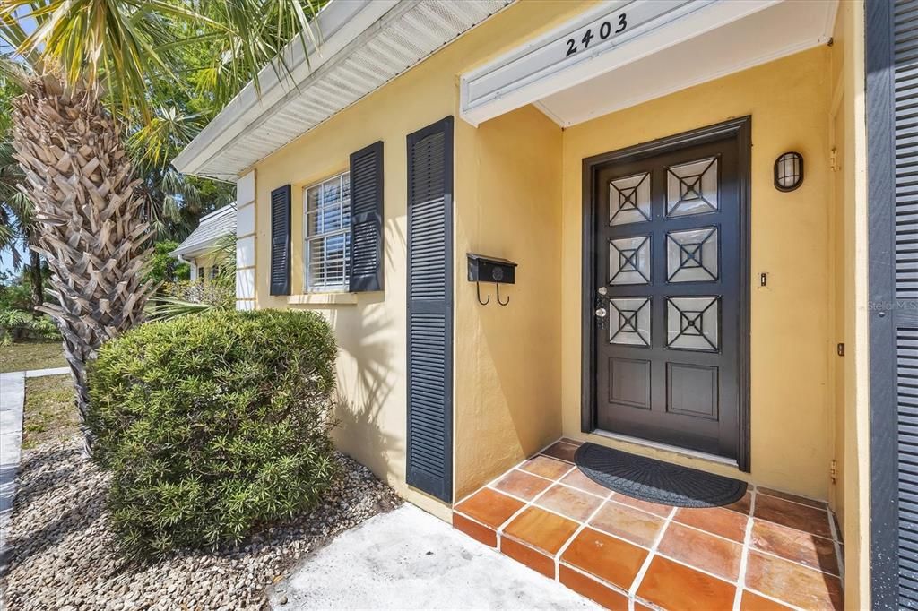 Active With Contract: $1,700 (2 beds, 1 baths, 1022 Square Feet)