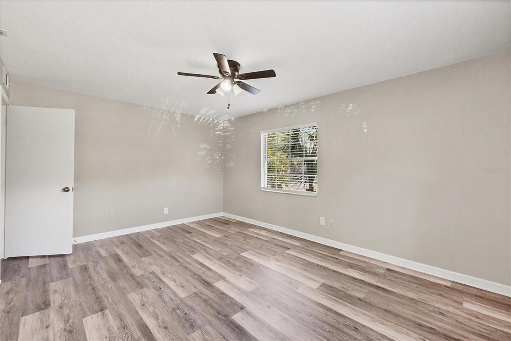 Active With Contract: $1,700 (2 beds, 1 baths, 1022 Square Feet)
