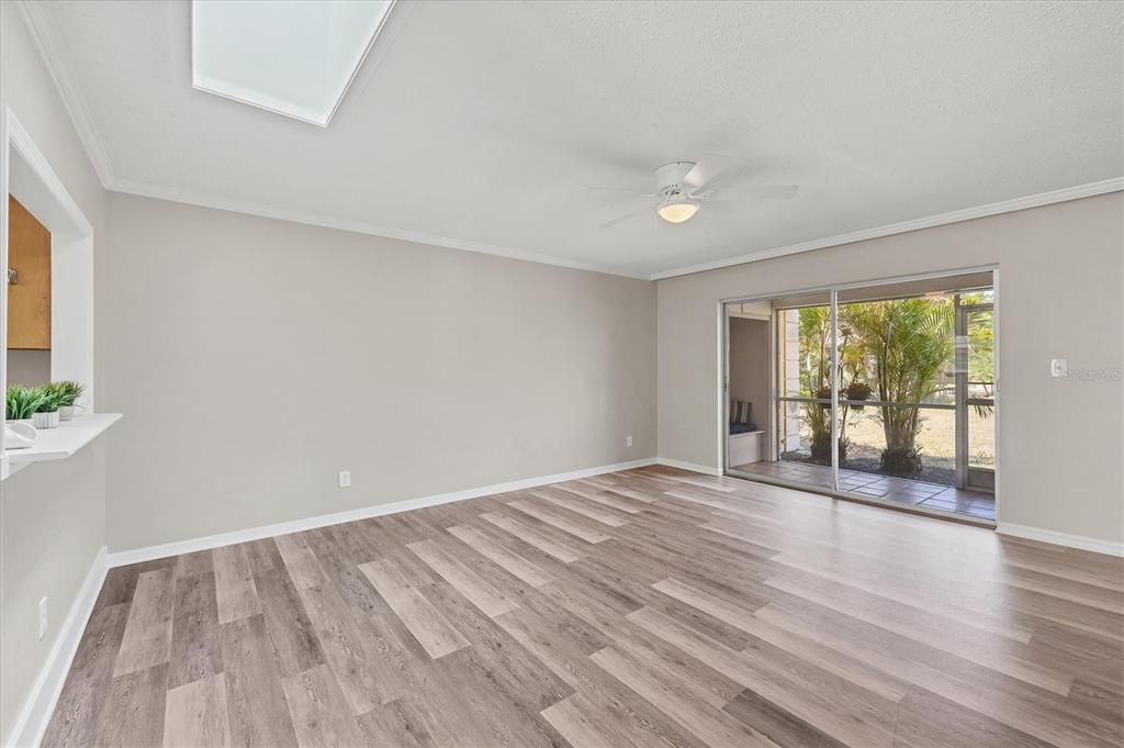 Active With Contract: $1,700 (2 beds, 1 baths, 1022 Square Feet)