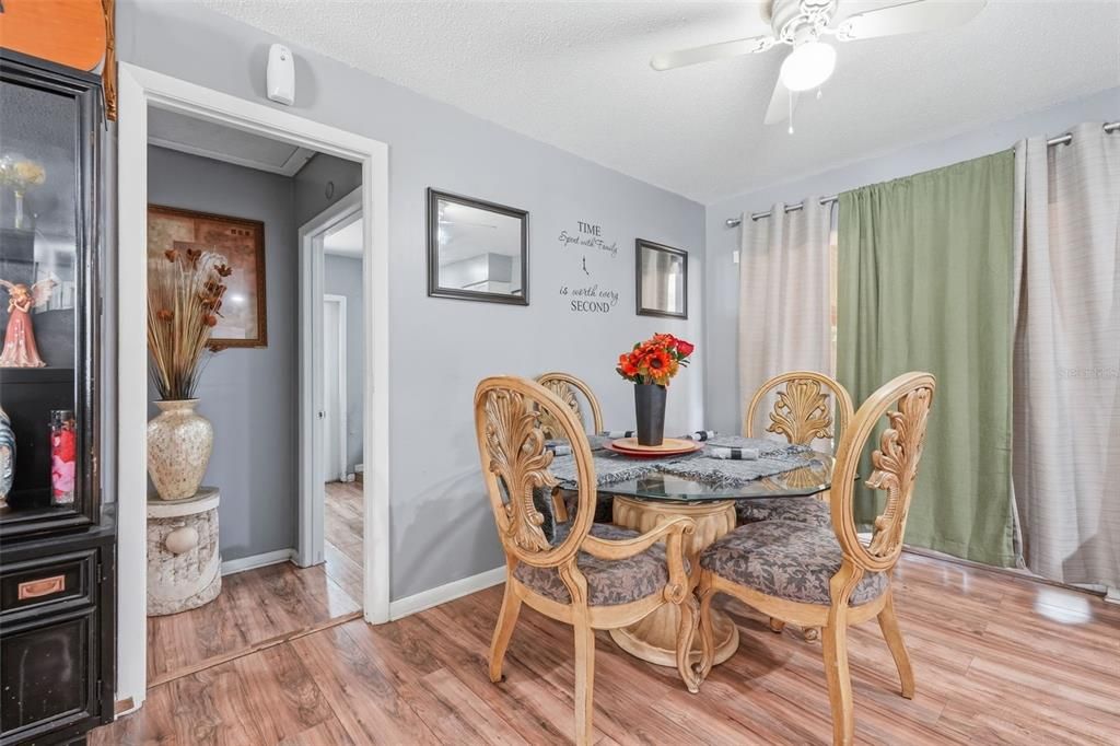 En Venta: $230,000 (3 camas, 2 baños, 1300 Pies cuadrados)