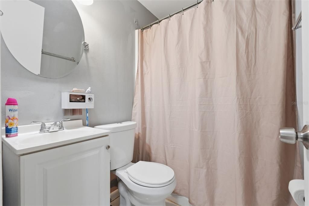 En Venta: $230,000 (3 camas, 2 baños, 1300 Pies cuadrados)