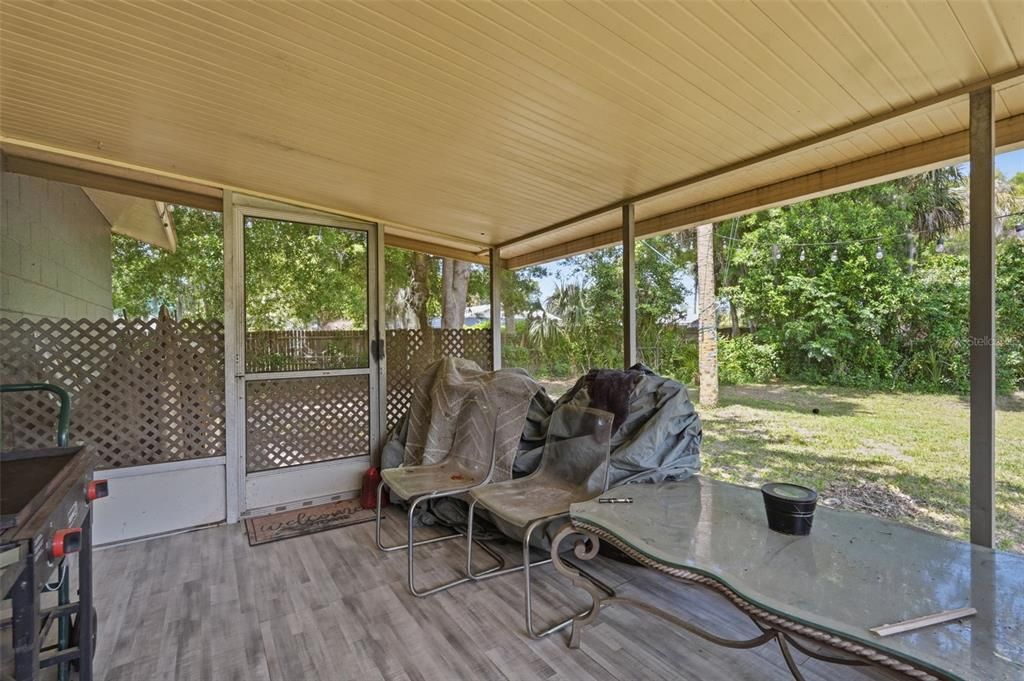 En Venta: $230,000 (3 camas, 2 baños, 1300 Pies cuadrados)