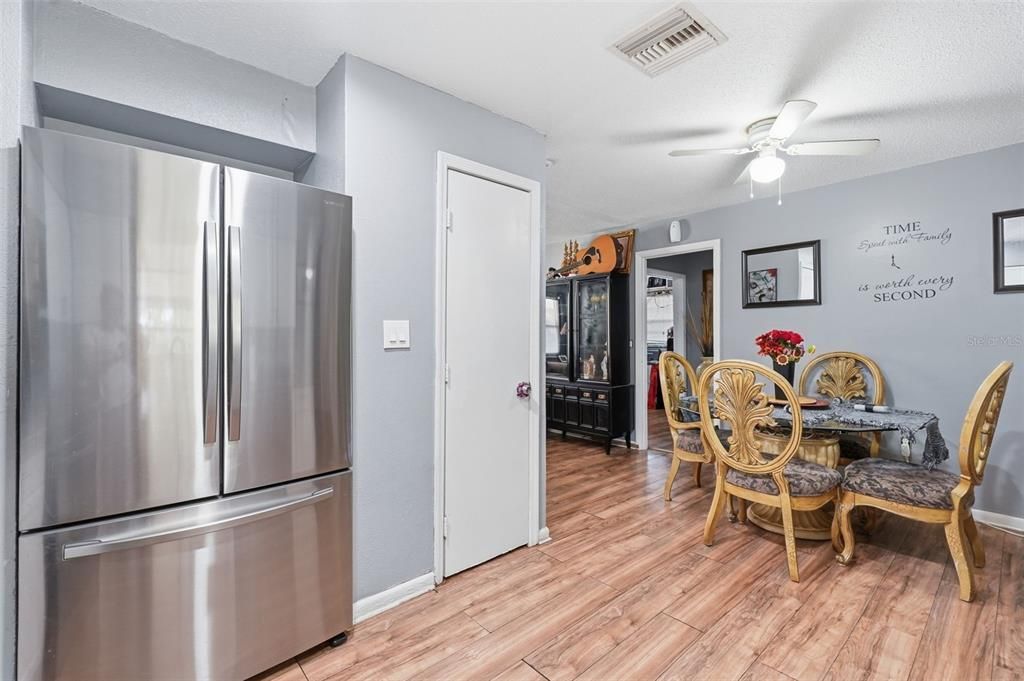 En Venta: $230,000 (3 camas, 2 baños, 1300 Pies cuadrados)