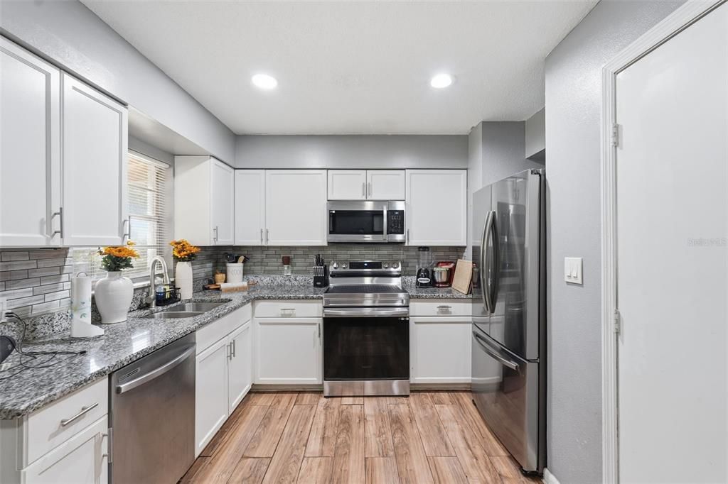 En Venta: $230,000 (3 camas, 2 baños, 1300 Pies cuadrados)