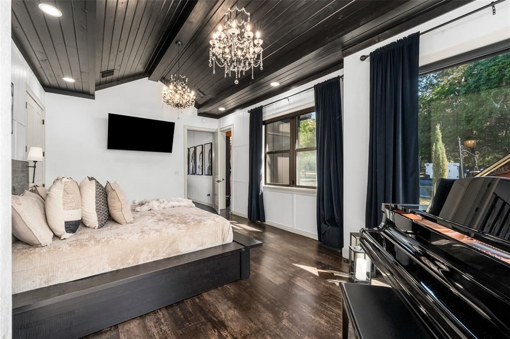 For Sale: $7,849,000 (3 beds, 3 baths, 2286 Square Feet)