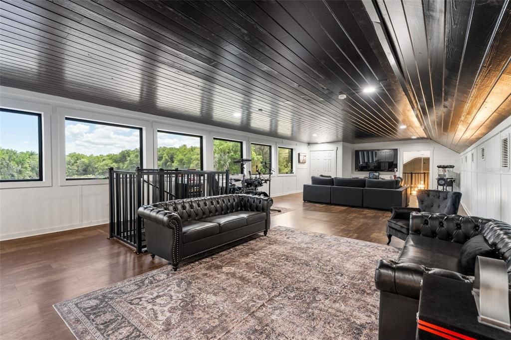 For Sale: $7,849,000 (3 beds, 3 baths, 2286 Square Feet)