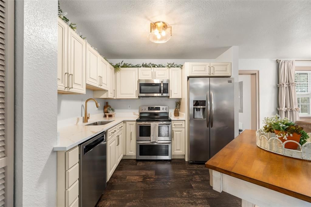 For Sale: $7,849,000 (3 beds, 3 baths, 2286 Square Feet)