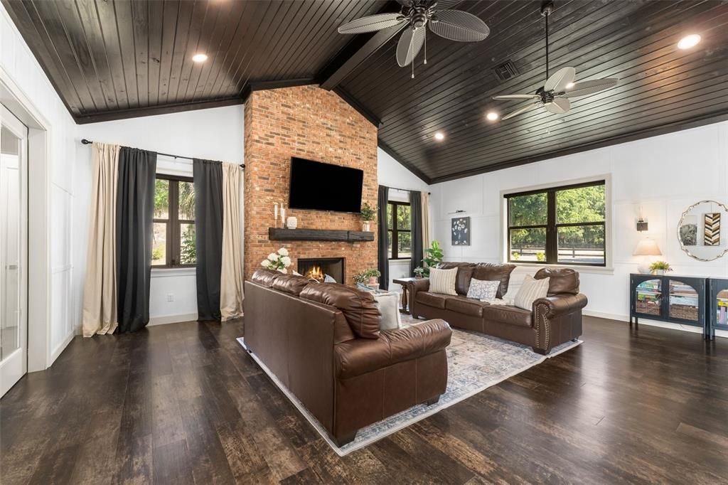 For Sale: $7,849,000 (3 beds, 3 baths, 2286 Square Feet)