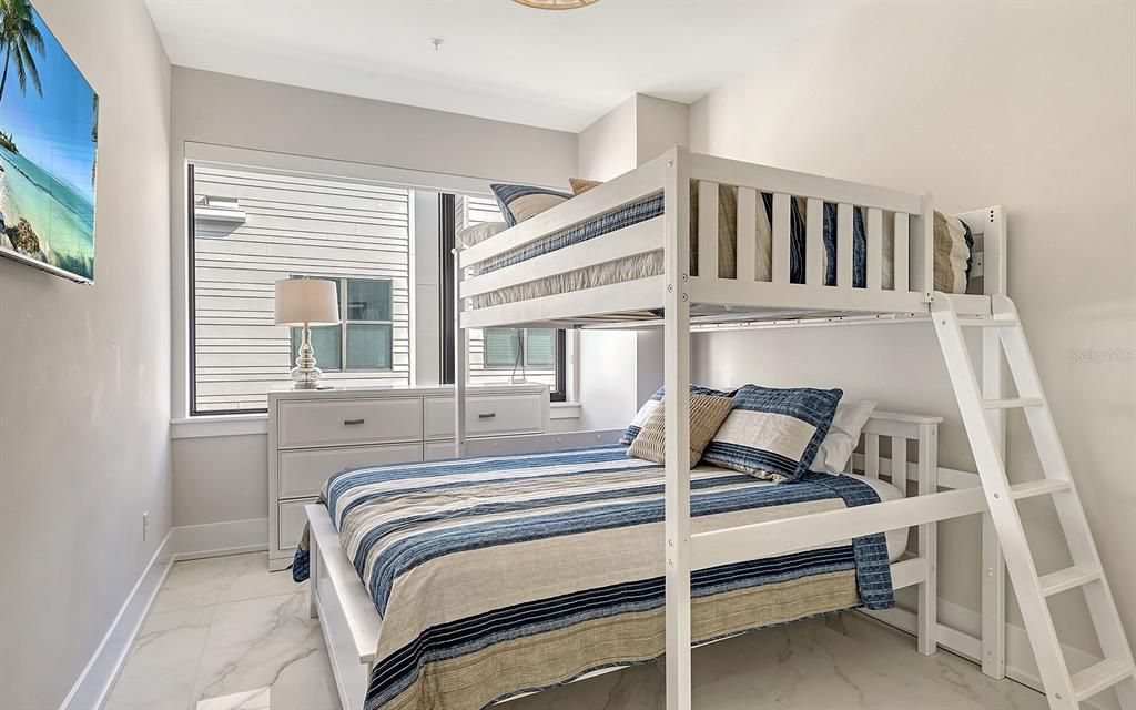 En Venta: $1,645,000 (4 camas, 3 baños, 2847 Pies cuadrados)