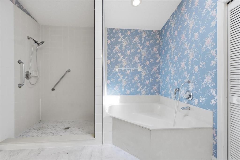 Activo con contrato: $315,000 (3 camas, 2 baños, 1837 Pies cuadrados)