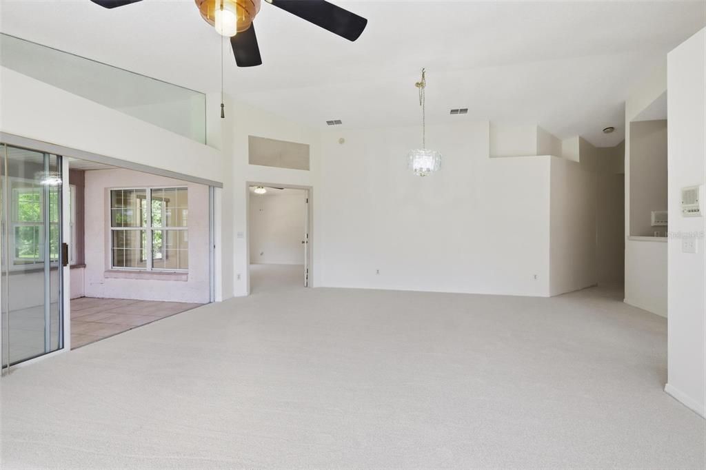 Activo con contrato: $315,000 (3 camas, 2 baños, 1837 Pies cuadrados)