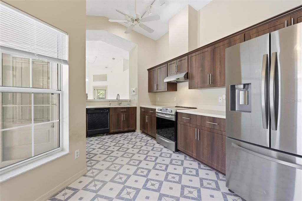 Activo con contrato: $315,000 (3 camas, 2 baños, 1837 Pies cuadrados)
