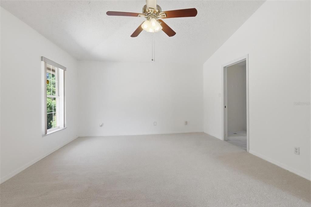 Activo con contrato: $315,000 (3 camas, 2 baños, 1837 Pies cuadrados)