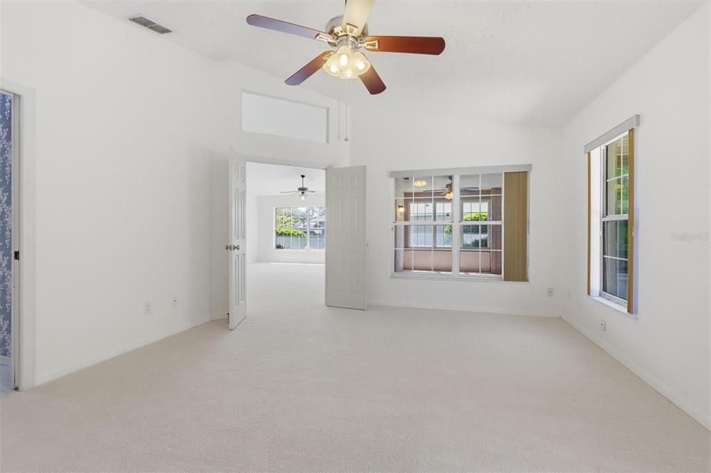 Activo con contrato: $315,000 (3 camas, 2 baños, 1837 Pies cuadrados)