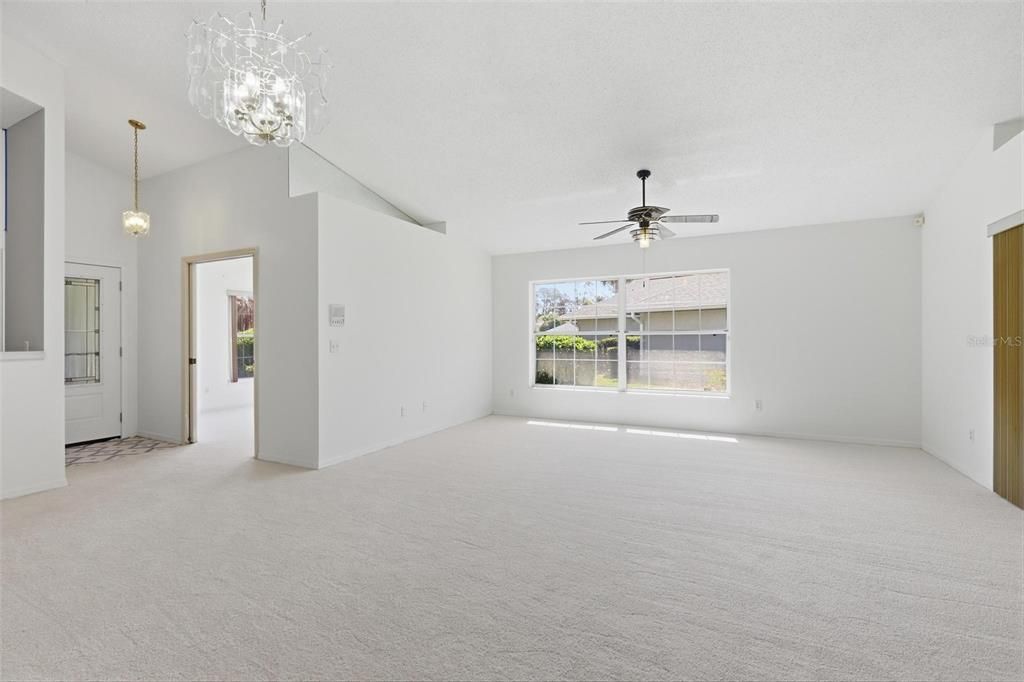 Activo con contrato: $315,000 (3 camas, 2 baños, 1837 Pies cuadrados)