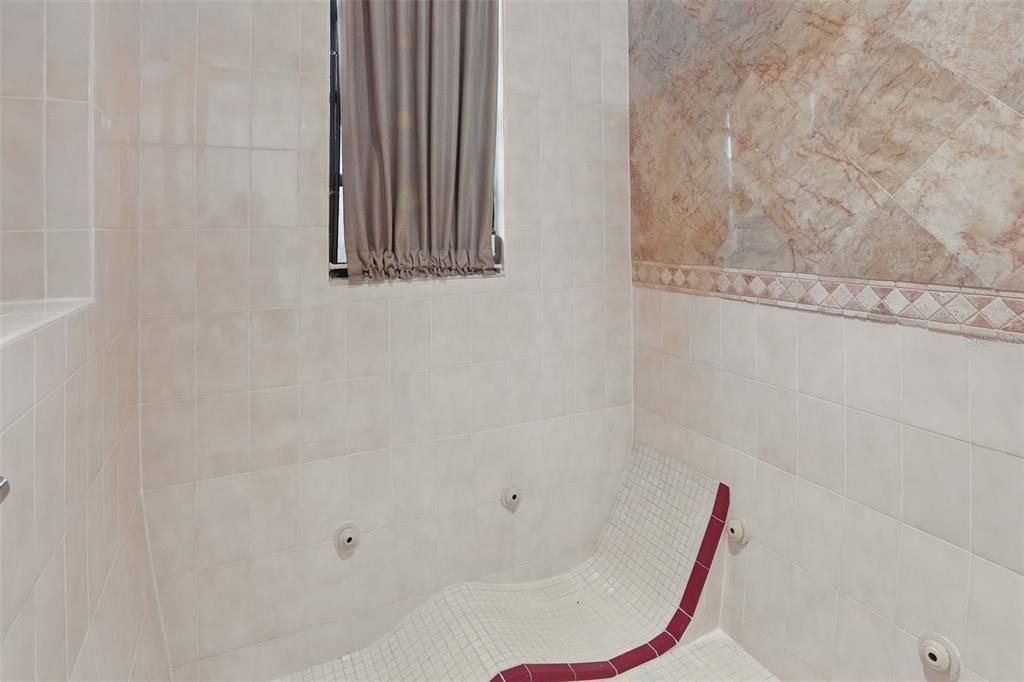 Под контрактом: $685,000 (3 спален, 3 ванн, 3390 Квадратных фут)