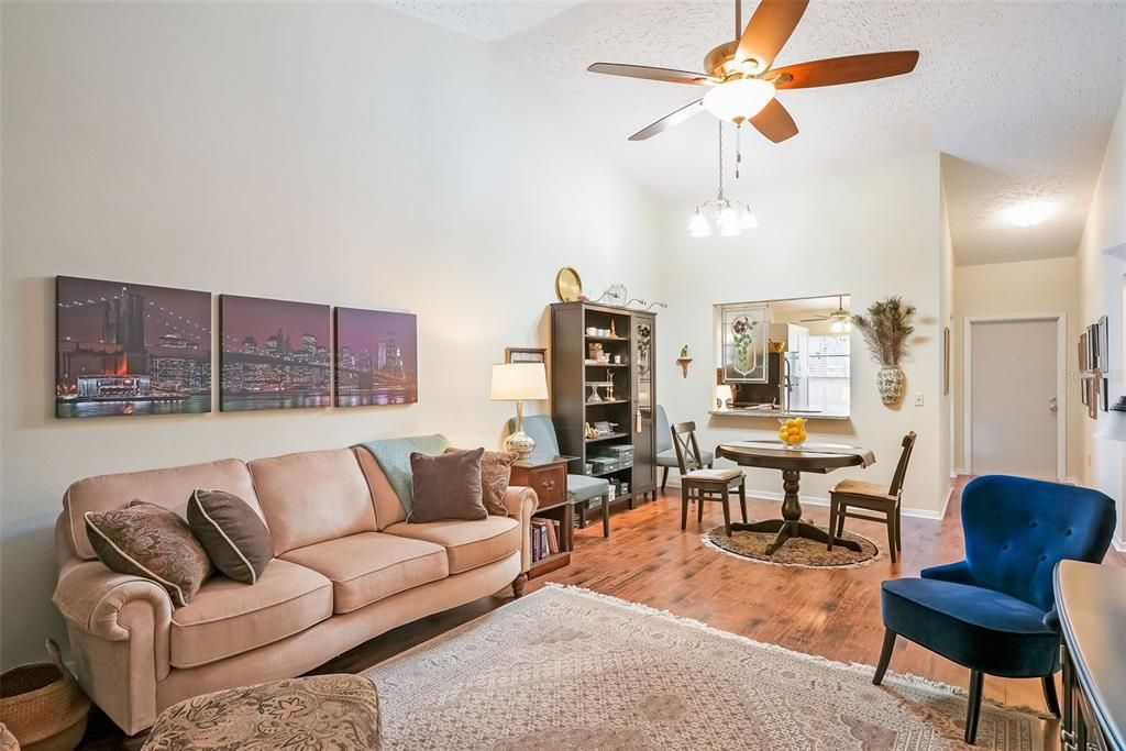 Active With Contract: $108,000 (2 beds, 2 baths, 1010 Square Feet)