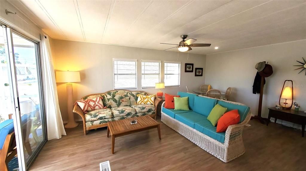 For Rent: $1,550 (2 beds, 2 baths, 984 Square Feet)