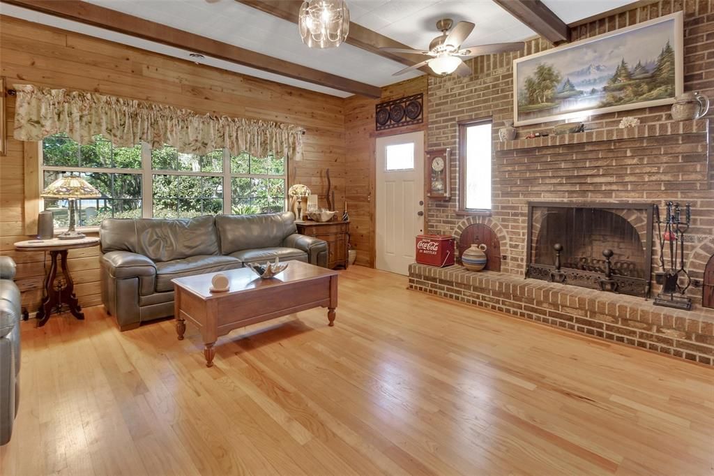 For Sale: $899,000 (2 beds, 1 baths, 1745 Square Feet)