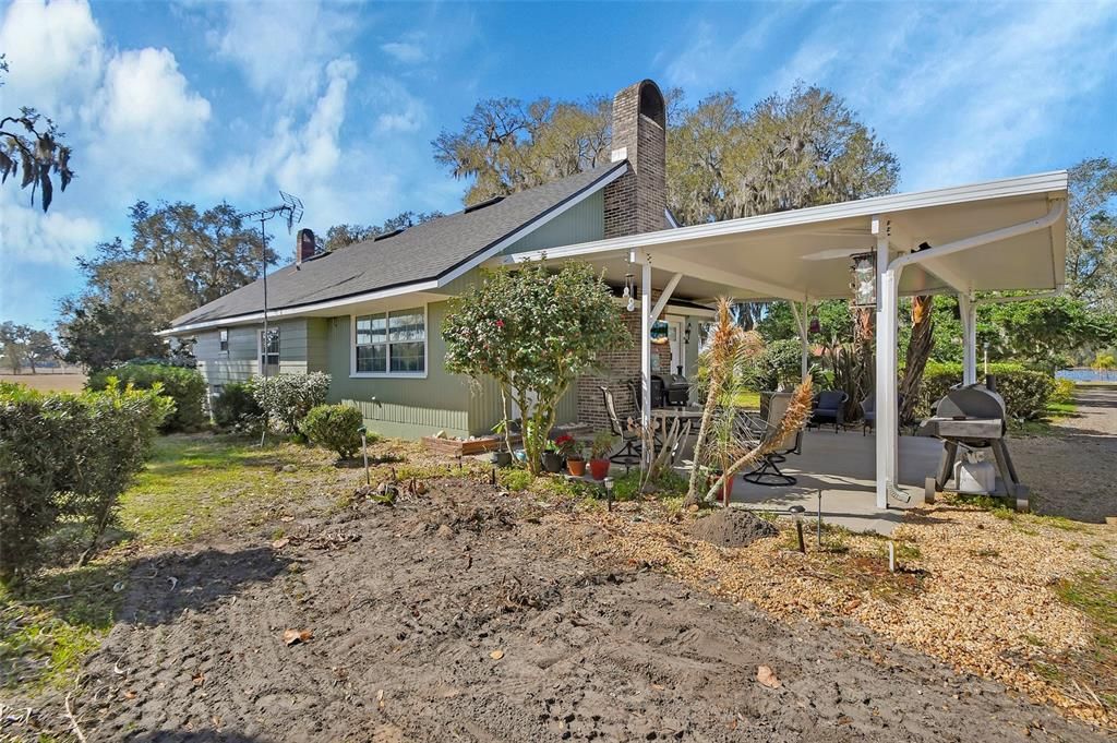 For Sale: $899,000 (2 beds, 1 baths, 1745 Square Feet)