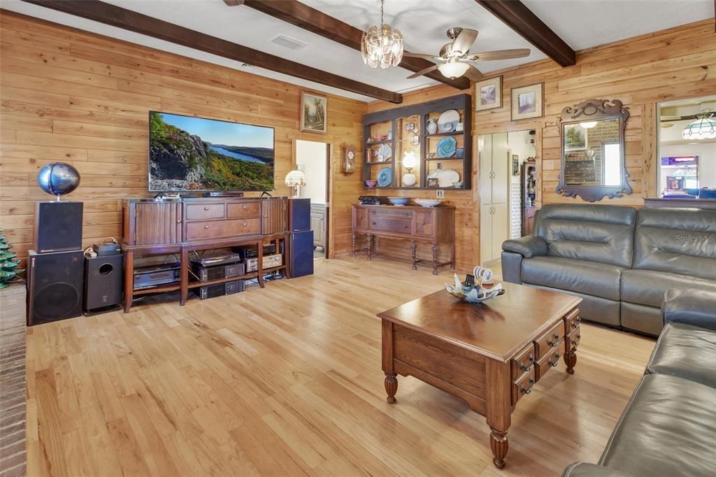 For Sale: $899,000 (2 beds, 1 baths, 1745 Square Feet)