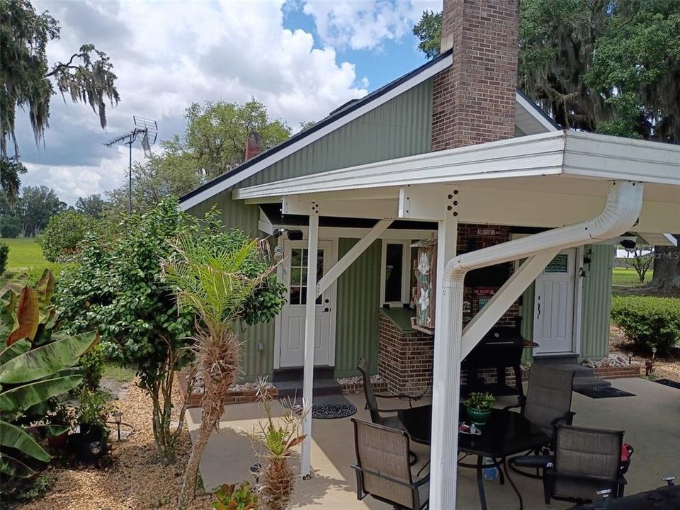 For Sale: $899,000 (2 beds, 1 baths, 1745 Square Feet)