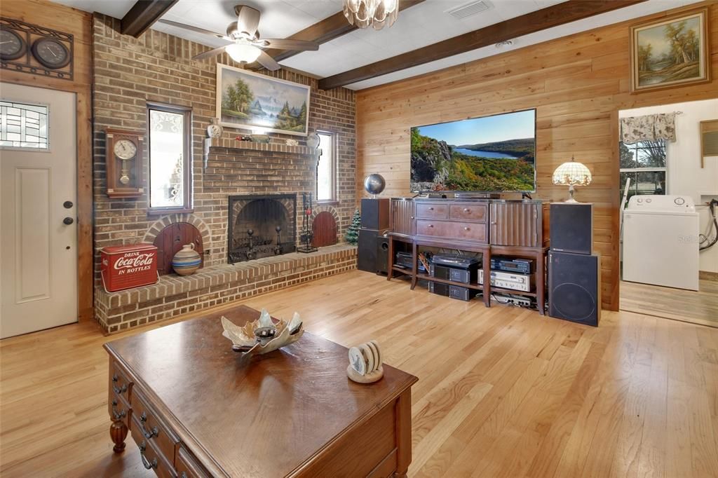 For Sale: $899,000 (2 beds, 1 baths, 1745 Square Feet)