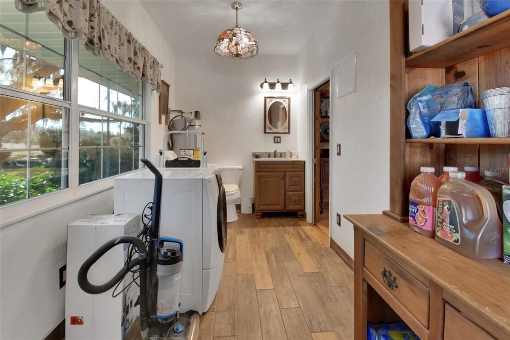 For Sale: $899,000 (2 beds, 1 baths, 1745 Square Feet)