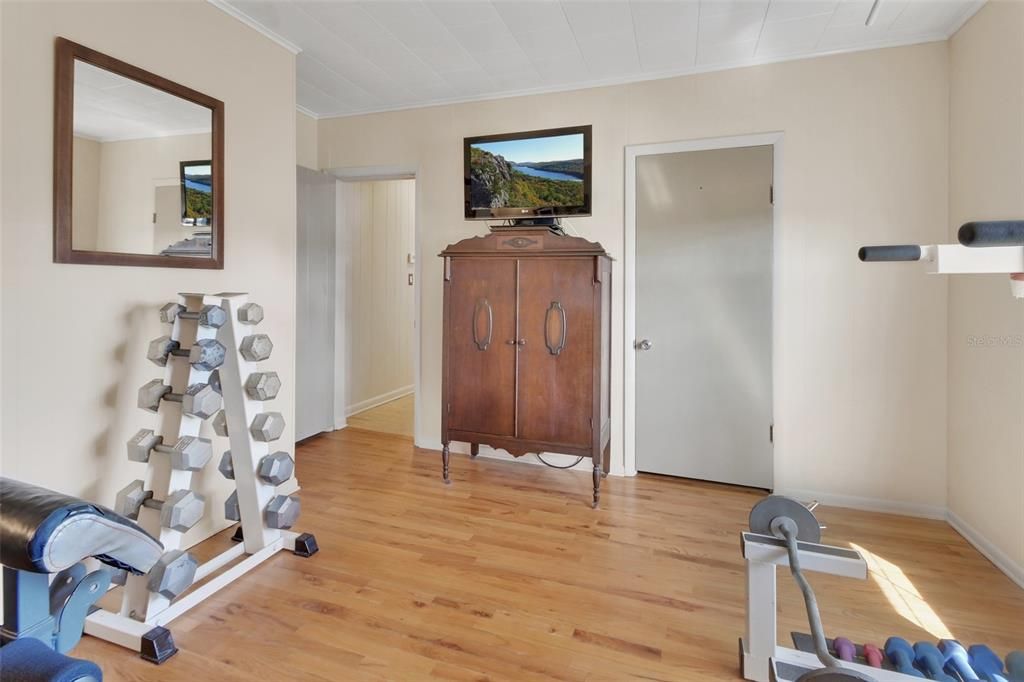 For Sale: $899,000 (2 beds, 1 baths, 1745 Square Feet)